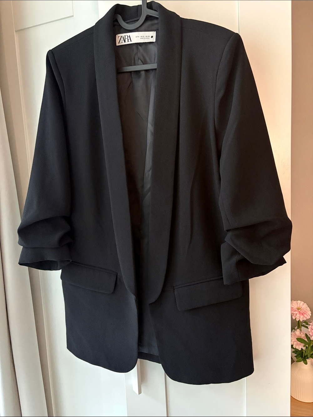 Zara Black Shawl-Collar Blazer with Ruched Sleeves